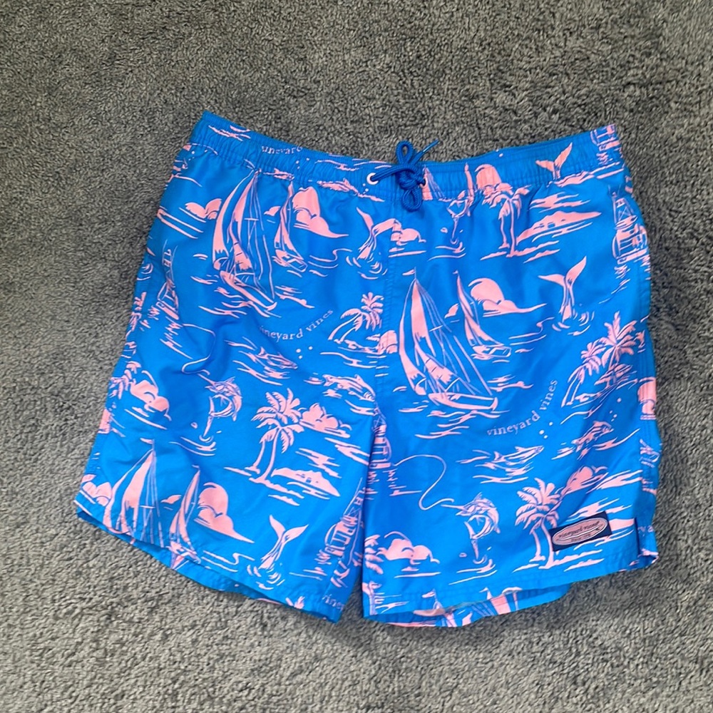 Vineyard Vines Swim Shorts size M. Great condition